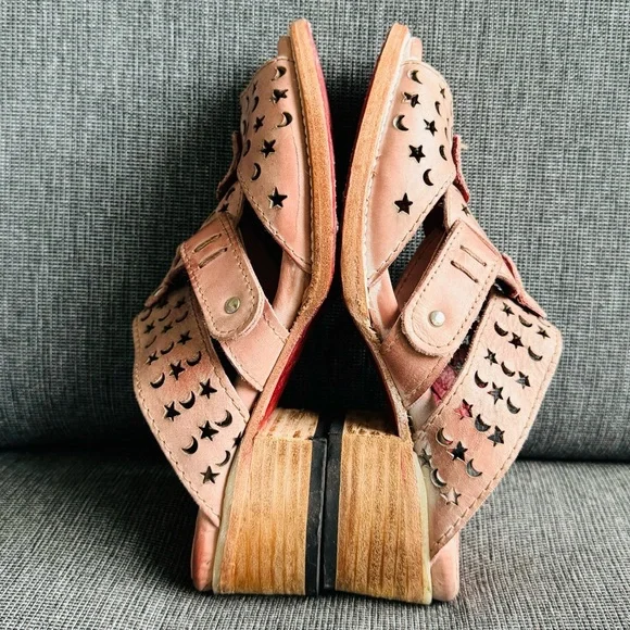 Stylish Pink Leather Sandals - Picture 9 of 12